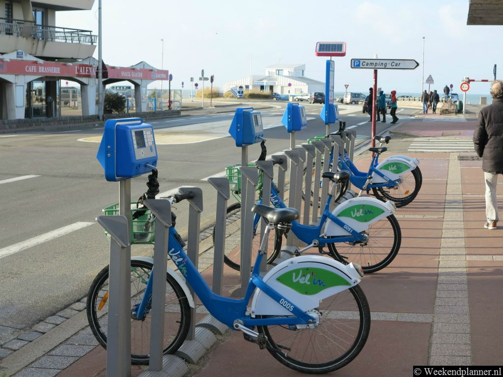 Deze Vel'in fietsen kun je overal in Calais voordelig elektronisch huren.Tip: Fietsen op vakantie.